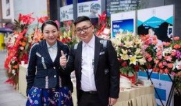 娱乐吃瓜女老板